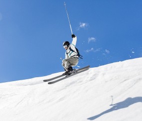 J9九游会网址 -乒超联赛战况：切尔西防线稳固，川崎前锋进攻受阻，詹姆斯成最佳