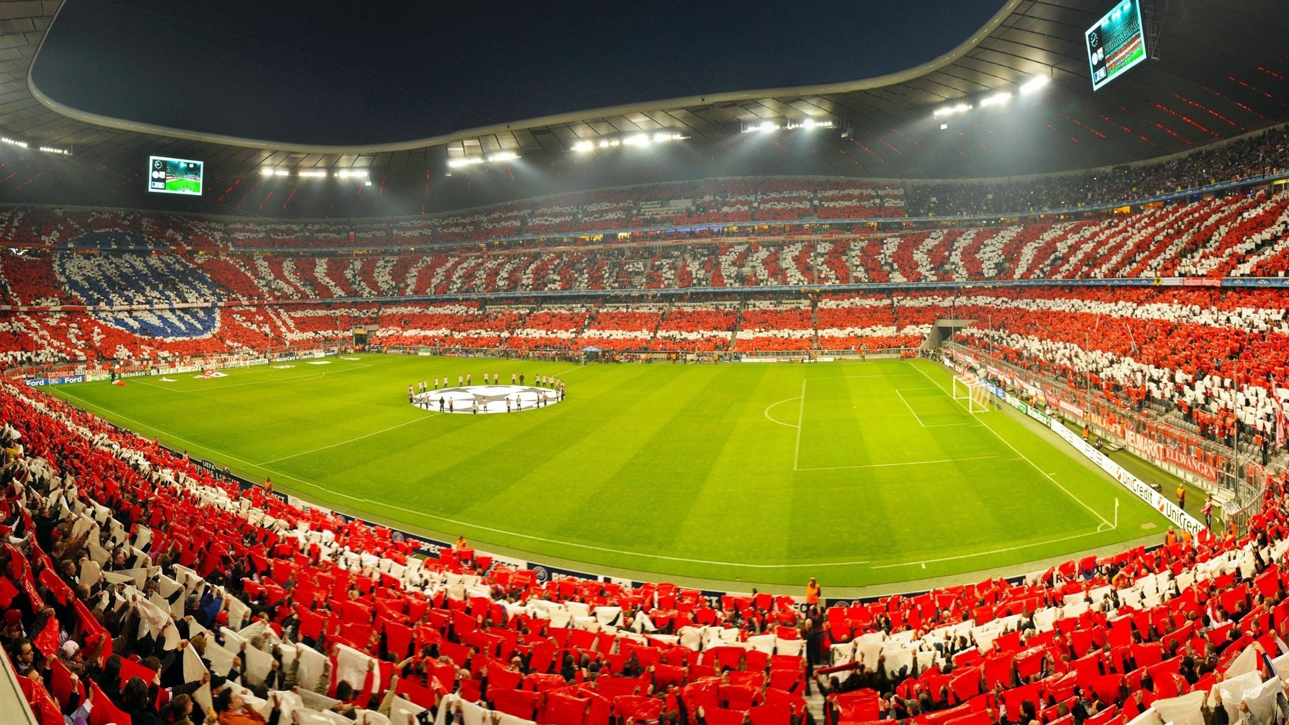 足球赛场焦点！德国队对阵法国队，意外判罚引发热议，比赛氛围紧张